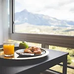 Modern Apartment With Stunning Views
